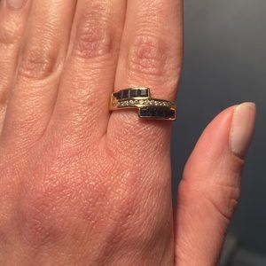 Beautiful diamond and sapphire 14k gold ring- size 7